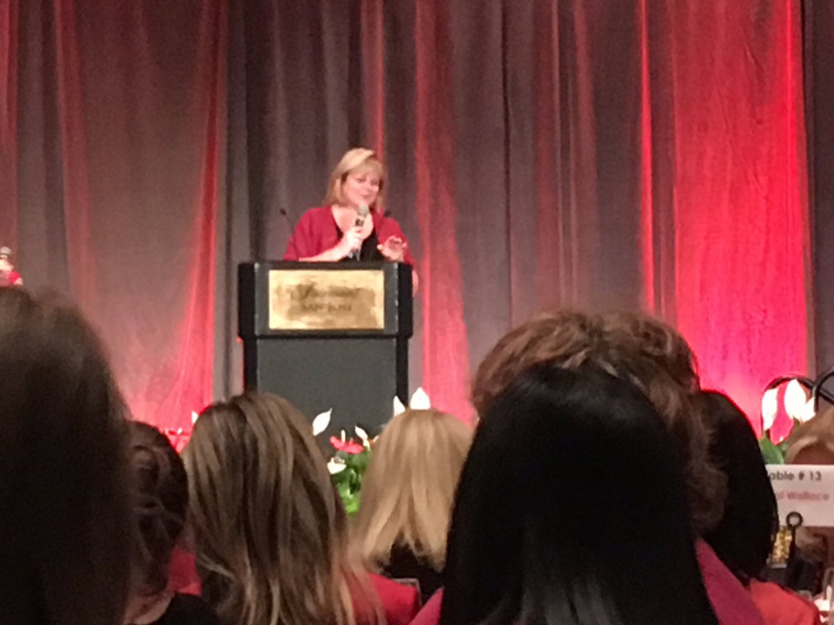 juliekaufmann's tweet photo. Introducing 2017 #SVGoRed Chair, Wendy Jones of @eBay! Thank you for your commitment!!#WeAreHeart https://t.co/bmoq7jokCS