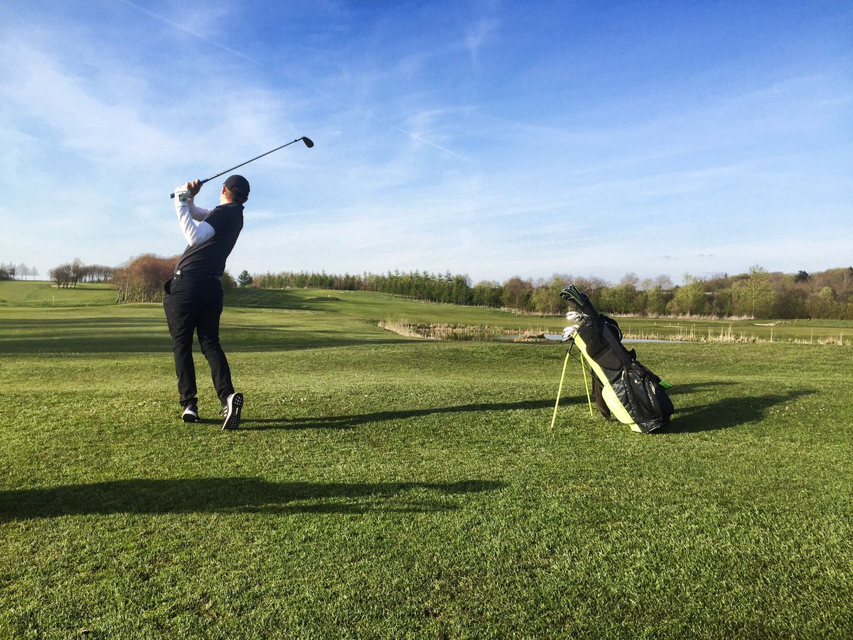 modoCT's tweet photo. Har taget et billede af min ven, Casper Garder i hans es, nemlig på golfbanen. Tak for en god tur 😊 https://t.co/JgbUd97frZ