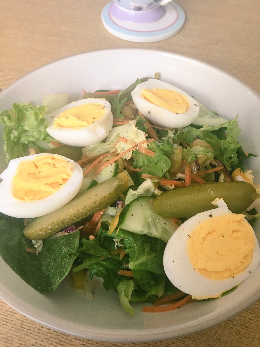 MaydewRen's tweet photo. GOOD friends makes GOOD food 😃😘#duckeggsalad 🐣 @shelleee_d https://t.co/4bYORVhLre