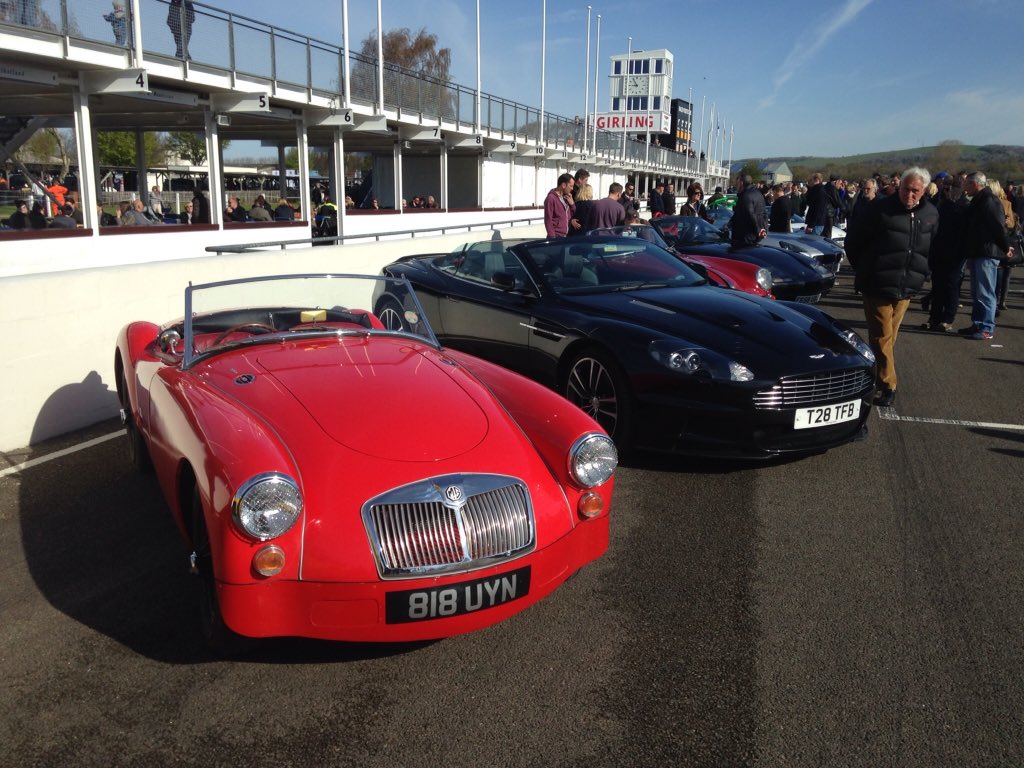travelinperil's tweet photo. @Lancaster_Ins #classcarhour #goodwood #breakfast club #MG #MGA https://t.co/Fn13FKr8qG