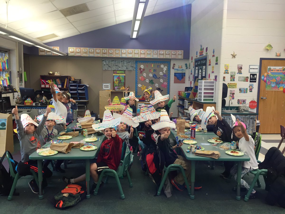 ScovillSmarties's tweet photo. A sea of sombreros! #chipsandsalsa #cincodemayofun๐ฎ @CatenaColts https://t.co/hXPP7h1NFt