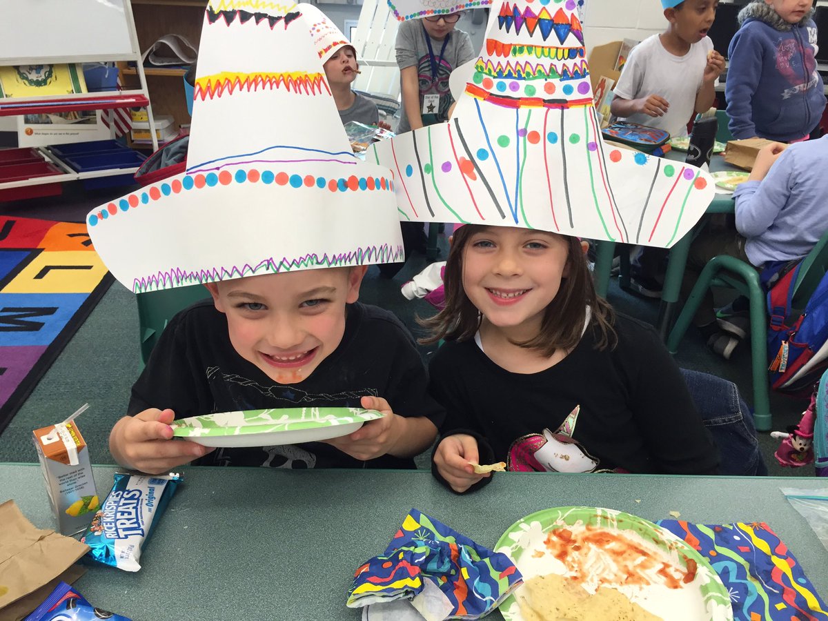 ScovillSmarties's tweet photo. A sea of sombreros! #chipsandsalsa #cincodemayofun๐ฎ @CatenaColts https://t.co/hXPP7h1NFt