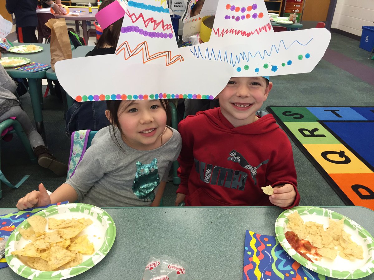 ScovillSmarties's tweet photo. A sea of sombreros! #chipsandsalsa #cincodemayofun๐ฎ @CatenaColts https://t.co/hXPP7h1NFt