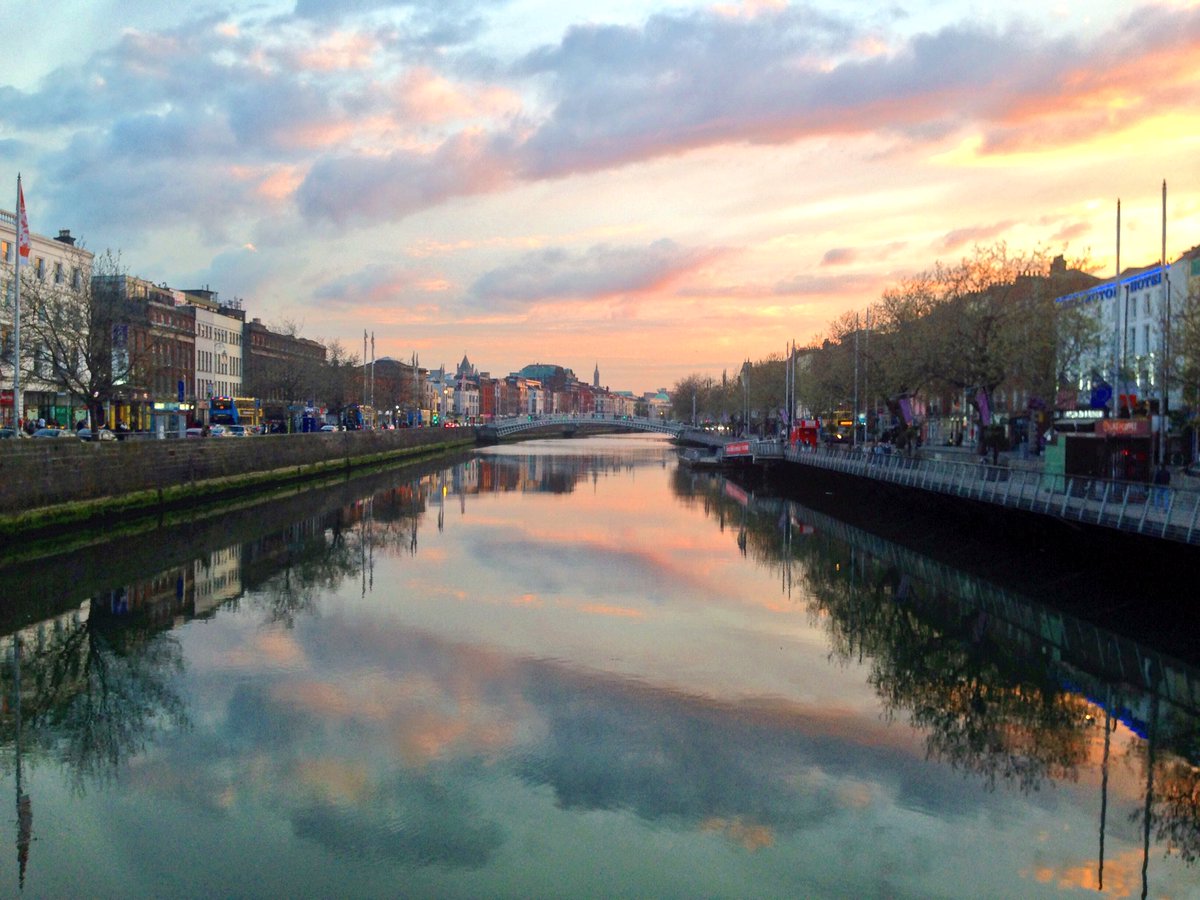 Caoimhe_Rice's tweet photo. Caught this stunning sunset coming from @SiteIreland event in @gpowithistory - Dublin looking 👌👌👌 #MakeItIreland https://t.co/Ajd8NaCafE