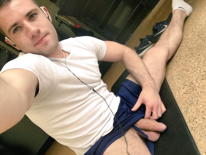 Dick slip while stretching ??? #gaypornstar https://t.co/4dgOep7YOw