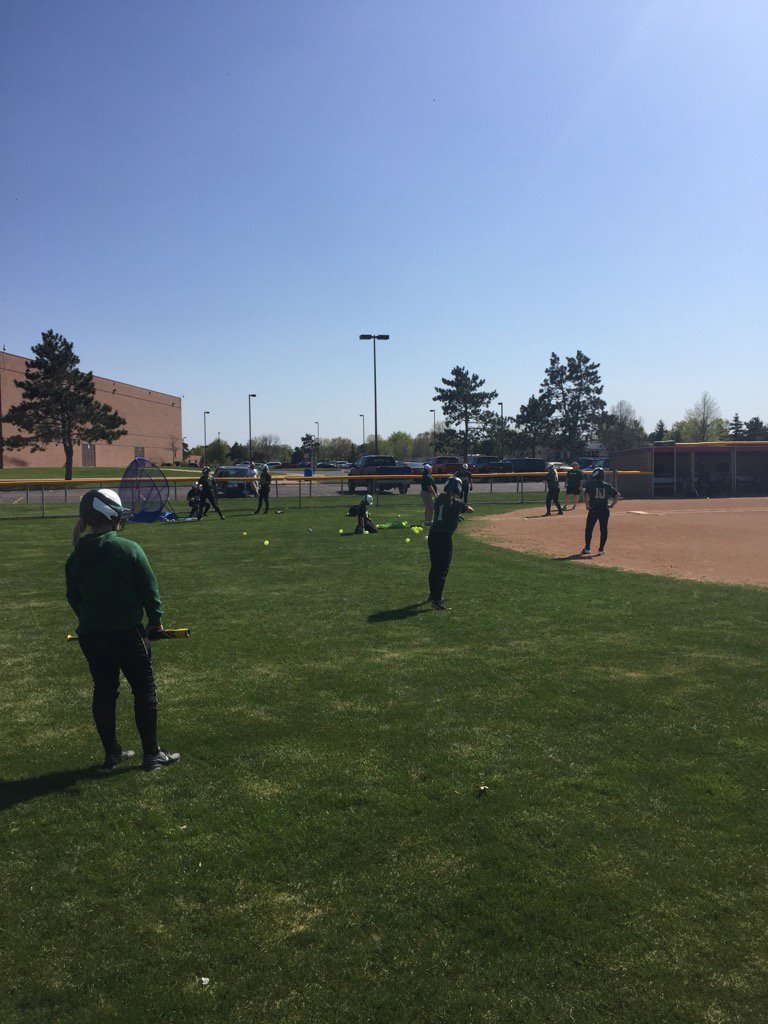 Wildcat_SB's tweet photo. Beautiful day for a game https://t.co/aOdsvbat8Y