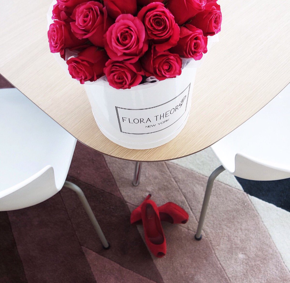 FloraTheory's tweet photo. Live in style with @boconceptny and Flora Theoryโฃ #FloraTheory #flowerbox #boconceptny #tastecode #tasteinstyle https://t.co/rgoHdw4SbI