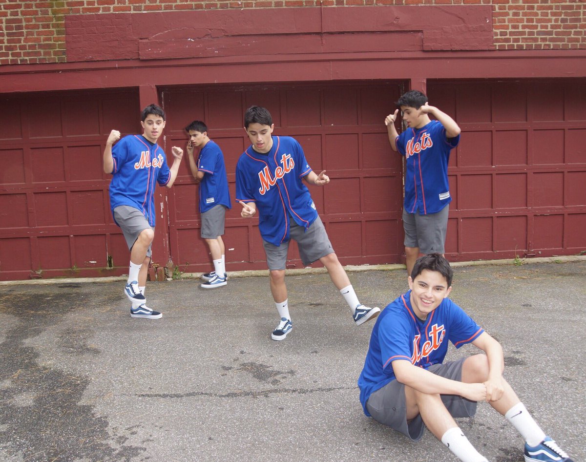 NoHoesGeorge's tweet photo. When your whole squad lit but Logic calls and says hes droppin Flexicution https://t.co/CTpaCFziF3
