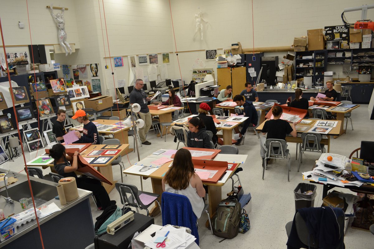 LCPSArt's tweet photo. AP Art Students Prepare and Present Art #LCPS16 https://t.co/WUtwsLGxiq