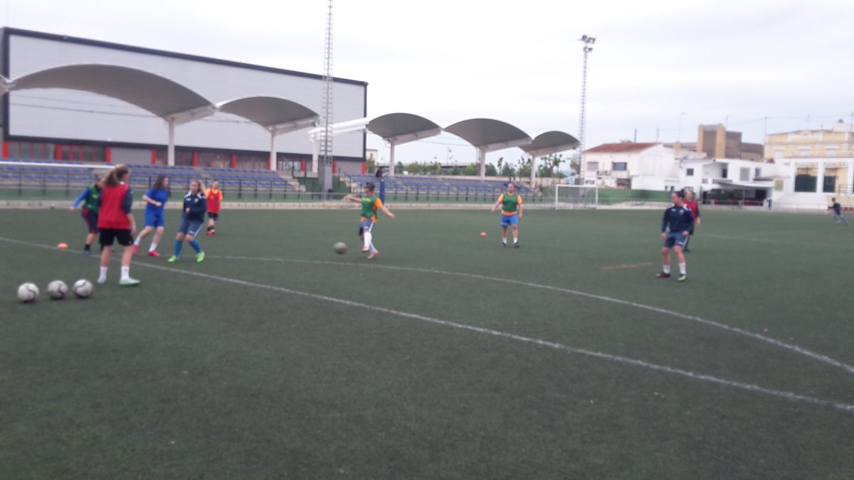 Un dia més de treball... diumenge jugarem el partit que tenim pendent contra Paternense. #amuntblavetes