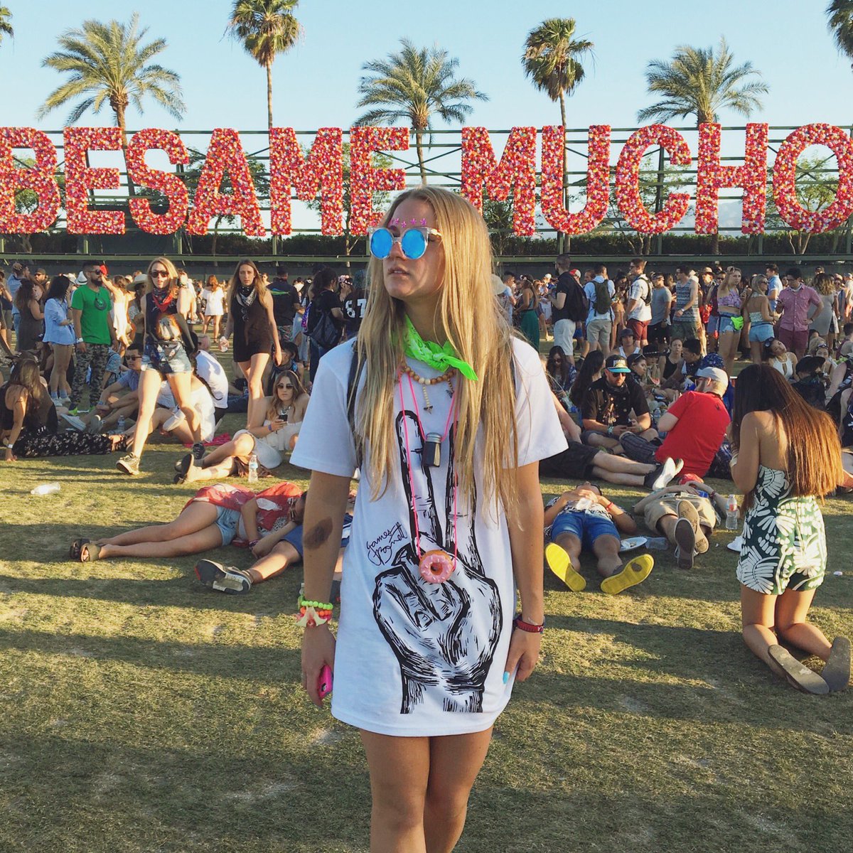 JAMESBARRETTCO's tweet photo. West coast vibes 🔥

#JAMESBARRETTCO #Coachella #BesameMucho #PeaceTees #MensFashion #WomensFashion #style https://t.co/vVWR8tZ9pk