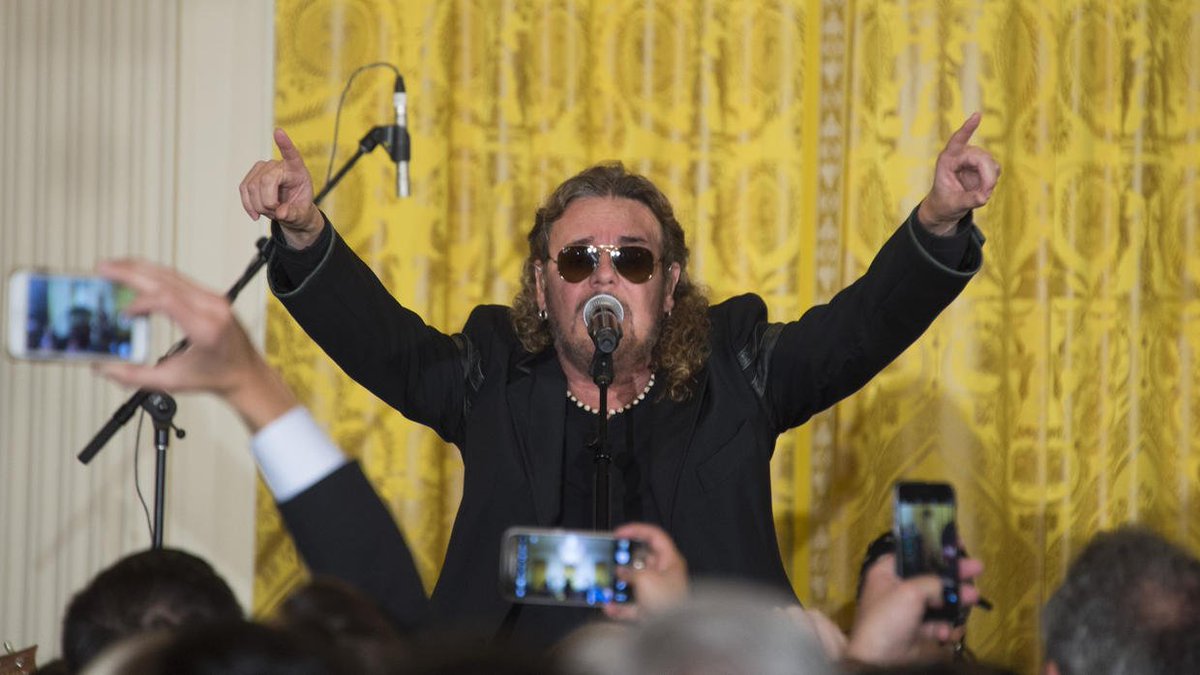 ElPlaylistfm's tweet photo. Mana se presentará en "Obama's last White House" #CincoDeMayo https://t.co/CzuQcn5roV #UnivisionNews https://t.co/yt48VeNQ4B