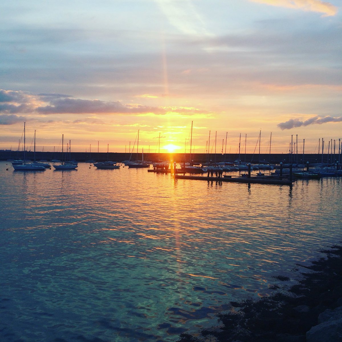 aisling_jarvis's tweet photo. Lovely walk on Dun Laoghaire pier this evening, it's good to take a break from the studio now and again! https://t.co/WYKnL6DwcS