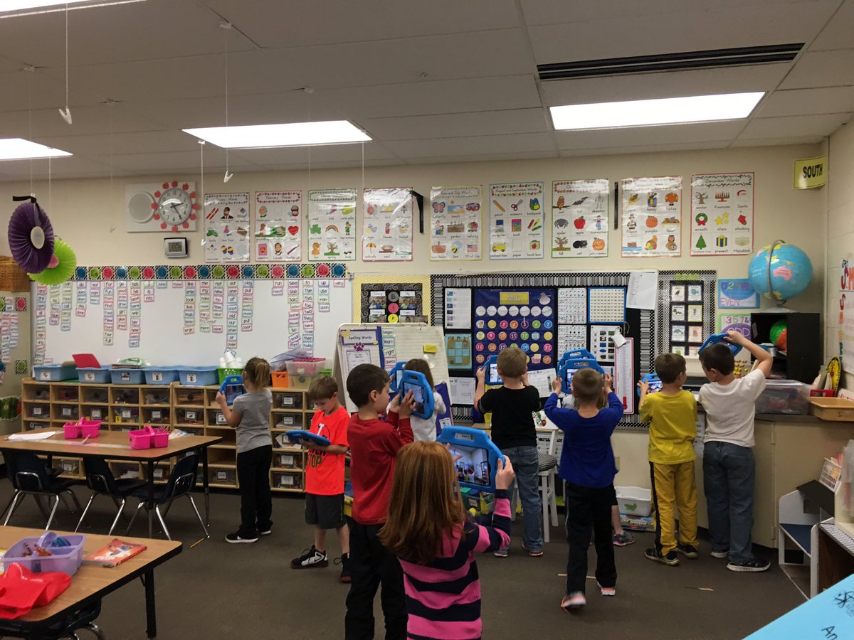 seegertsclass's tweet photo. We went on a shape hunt! #mybedford https://t.co/QYKVS37TgP