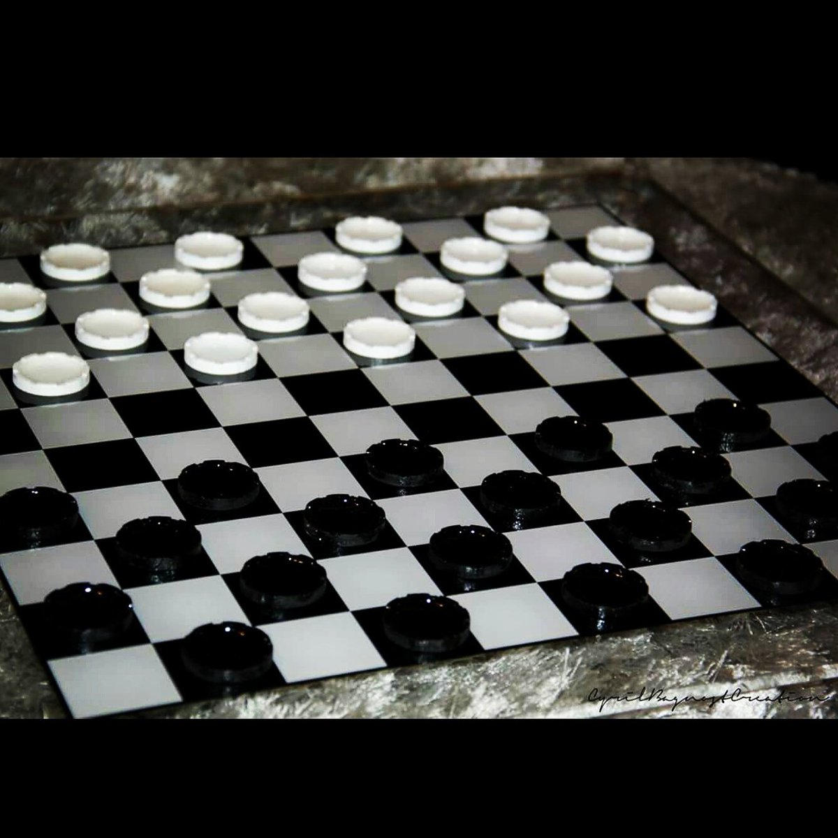 BagnostCreation's tweet photo. Jeux de dames en plexiglass imprimé finitions jeux et pions à la main #chess #plexi #Paris #conceptart #pieceunique https://t.co/SXUbtGc3TZ
