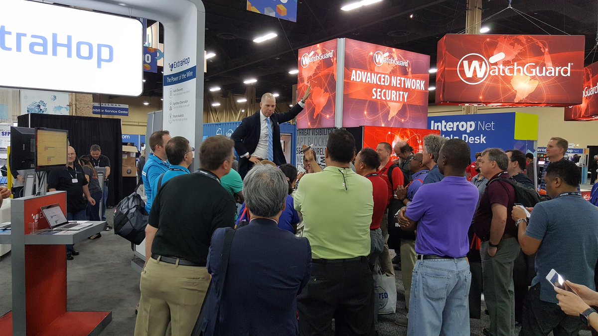 DanielIGreer's tweet photo. Late on the 2nd day, and still pulling in a crowd!  @ExtraHop https://t.co/KjIp0WfSuZ