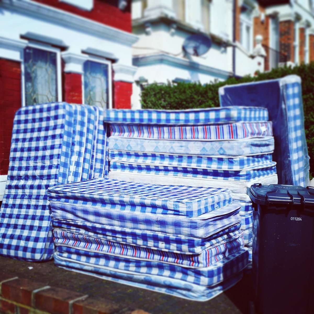 Warpdog's tweet image. #nothingreallymattress #walthamstow #jenga #MayorofLondon #gentrifythis #VoteGreen2016