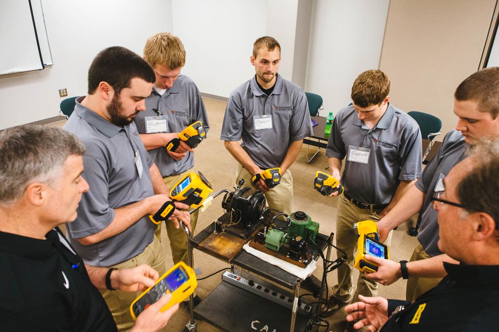FlukeCorp's tweet photo. Hands-on thermography training for our Fluke Connect Student Contest Winners from Northwest Iowa Community College https://t.co/qctCphxHIg