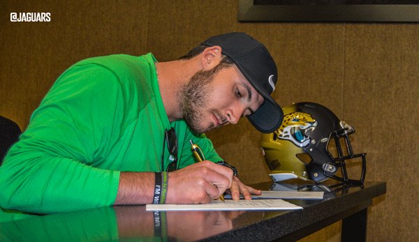 Jaguars's tweet photo. Productive first day for @BrandonAllen_10.

He signed his rookie deal today.

MORE » https://t.co/vg11Yo3Evt https://t.co/kueV2dWRWM