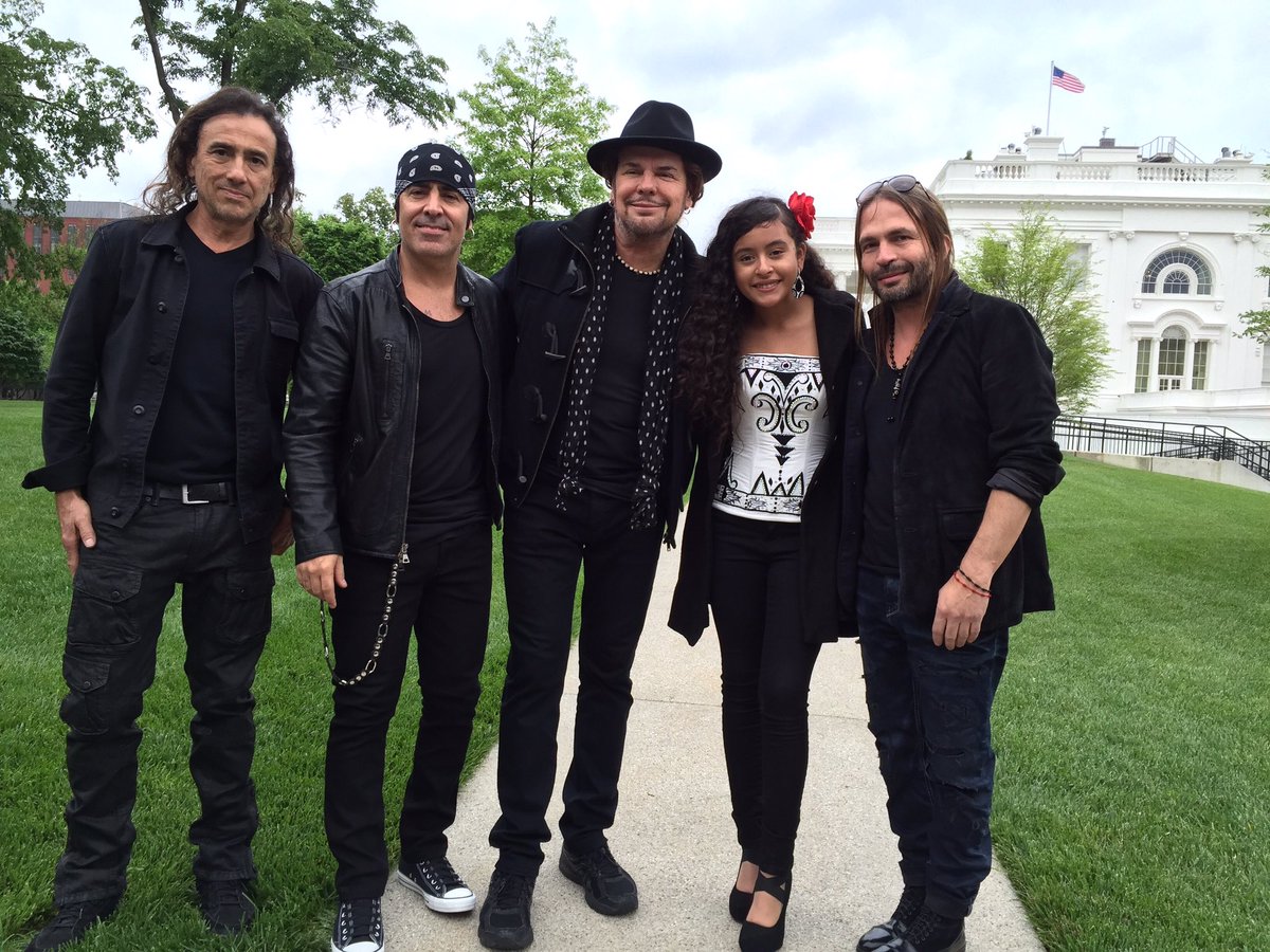 LaCasaBlanca44's tweet photo. Today's #CincoDeMayo performers included Mexican rock icons @manaoficial and rising star @ImAlondraSantos. https://t.co/vfkzMEWfcJ