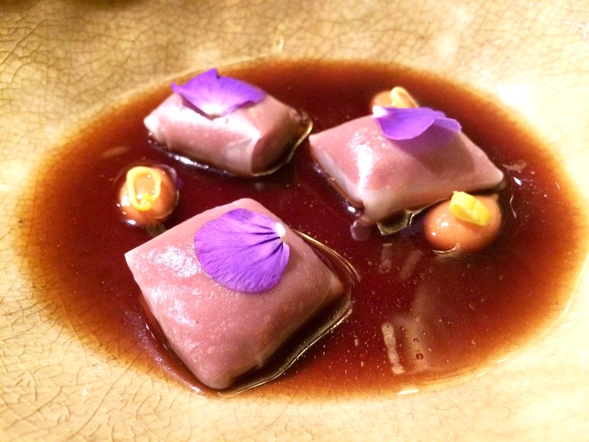 gourmetsindas's tweet photo. Las emociones q @DiegoGuerrero75 y su equipo transmiten en cada plato son infinitas.Gracias x tanta pasión #dstage https://t.co/erKMAw9MHU