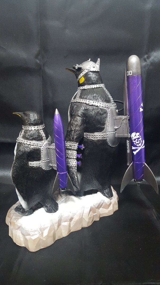 Twitter पर ミウ 告知です 以前に製作塗装したツクダホビーの1 6 バットマンリターンズのペンギンコマンドの完成品を自室のショーケースにて飾っていましたが入れ替えをするのでスペース上置けなくなったので販売します １点のみです 素材はソフビになりますが