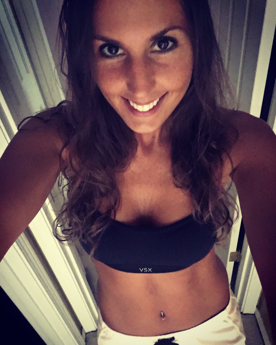 LindsaySFitness's tweet photo. @ToneItUp Cardio Abs &amp; Upper Body Total Toner are DONE! ✌️ #TIUBikiniSeries #BeachBabe4 https://t.co/FebzwXtEXd
