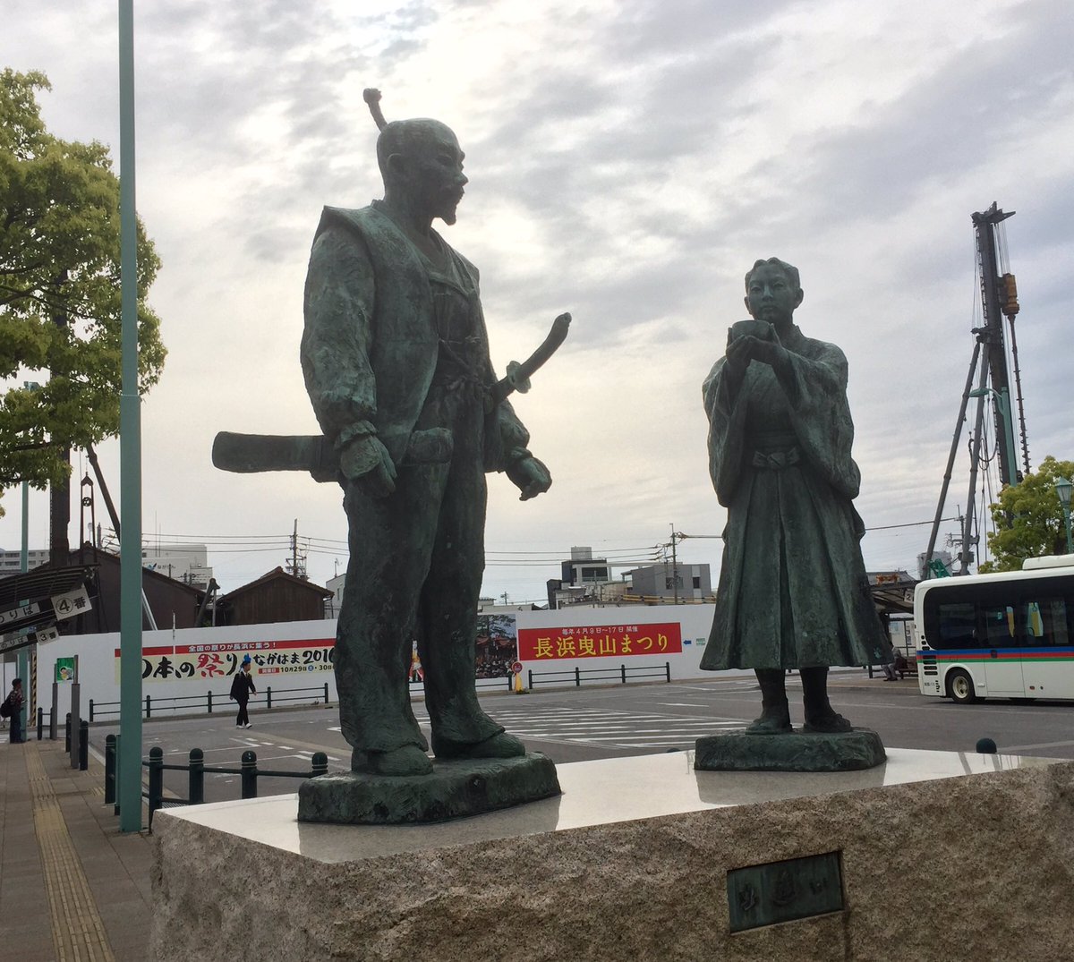 O Xrhsths 石田三成の青春 小説 漫画 Sto Twitter 土曜日の米原駅 巨大な石田三成 大谷吉継イラスト横断幕前から おはようございます 彦根駅のイラスト横断幕 最新看板もチェックしてくださいね 米原駅 彦根駅 石田三成 三成滋賀 Meet三成 真田丸