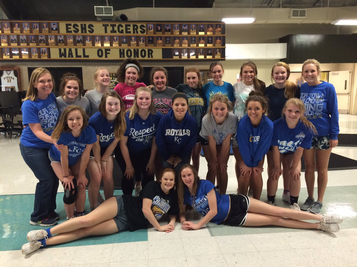 ESHSTigerCheer's tweet photo. Because world champion teams motivate us. Awesome practice today. #dreambig2016 #letsgoroyals https://t.co/o99chiS6Mw