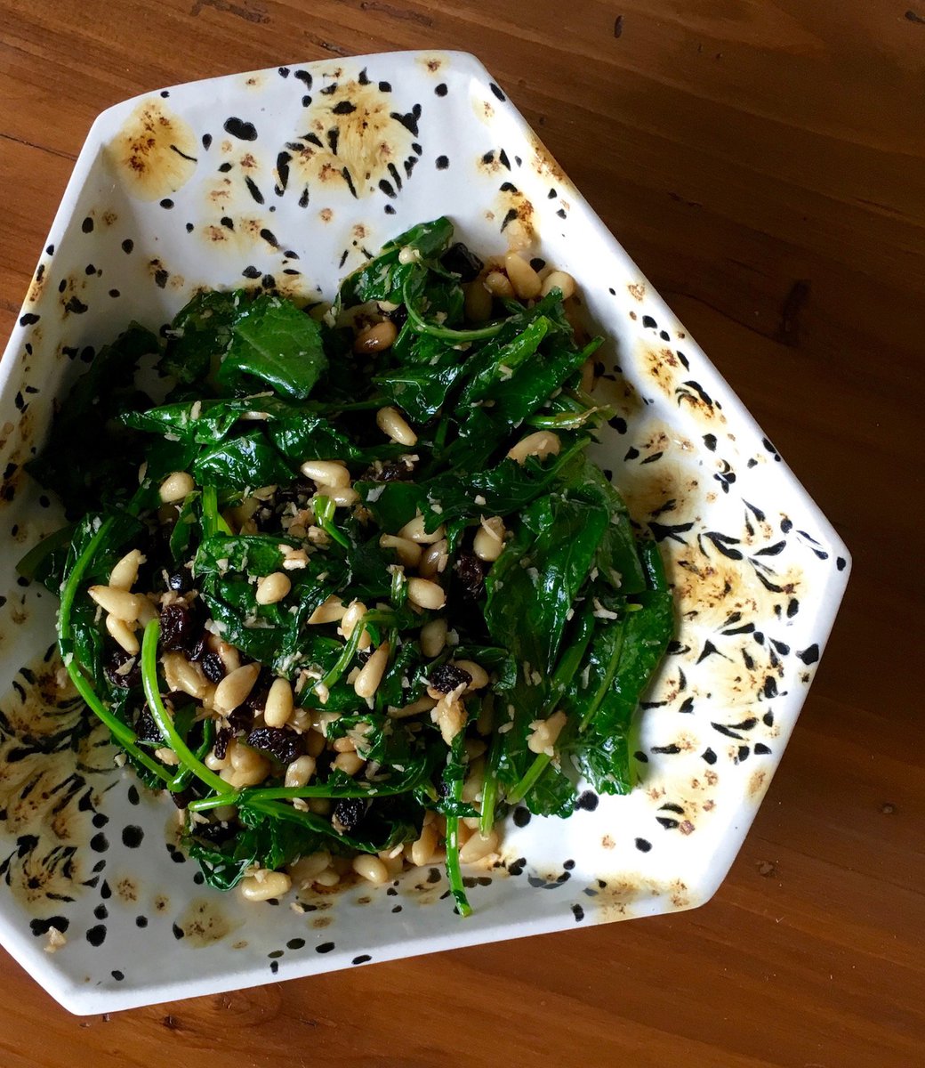 SavvySnacks's tweet photo. A sautéed kale salad that was inspired by my days in Barcelona... https://t.co/e8qF6IHFHd https://t.co/I0XaBsd2Qi