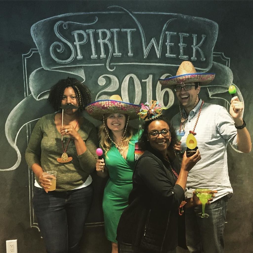 JessitheQueen's tweet image. Made a chalk wall for spirit week and had a guac-off! #razorfishatl #cincodemayo #spiritwe… ift.tt/1Wbjws7