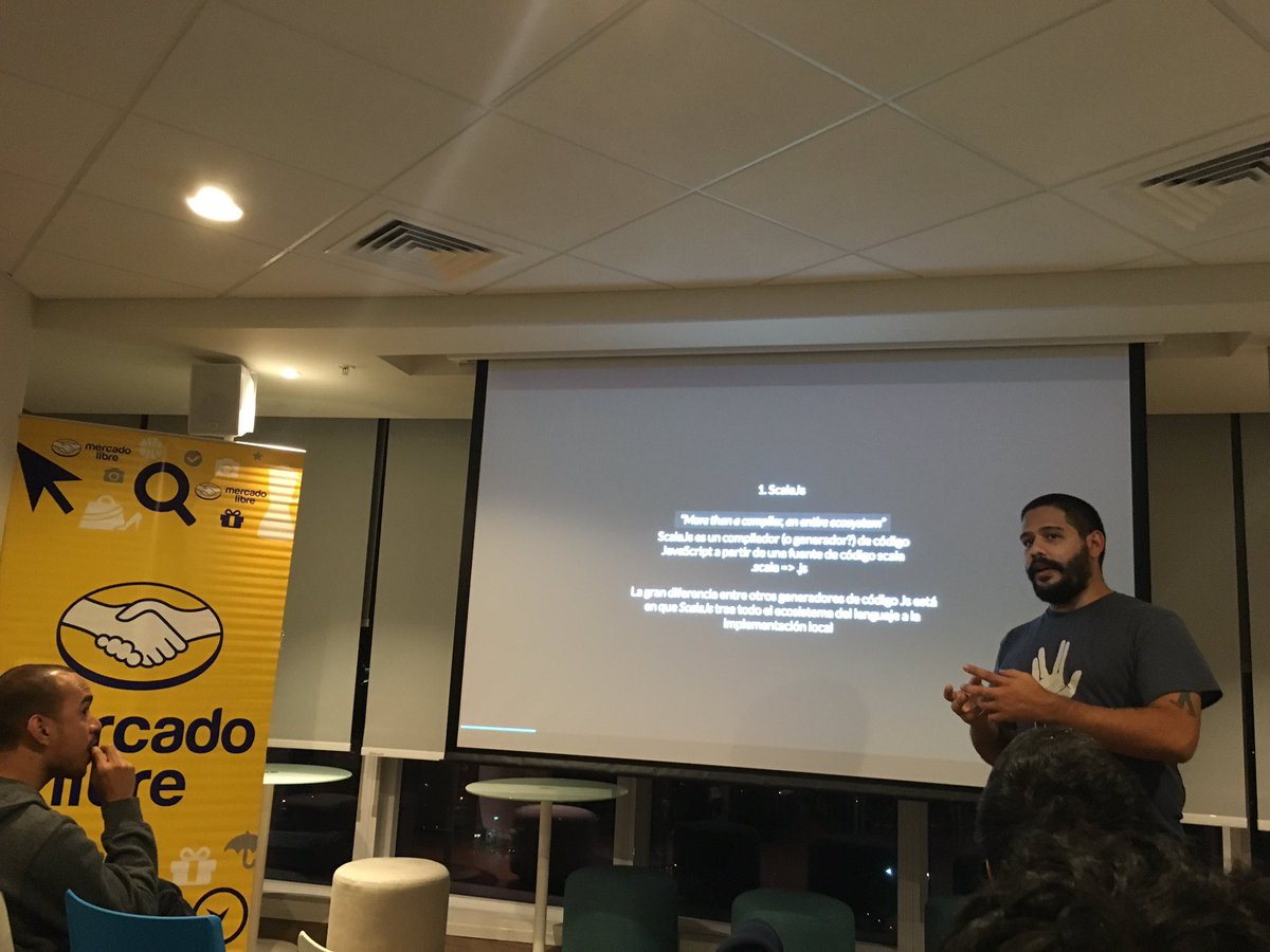 meetupjs_cl's tweet image. Continuamos #SantiagoJS con @arroadie y ScalaJS
