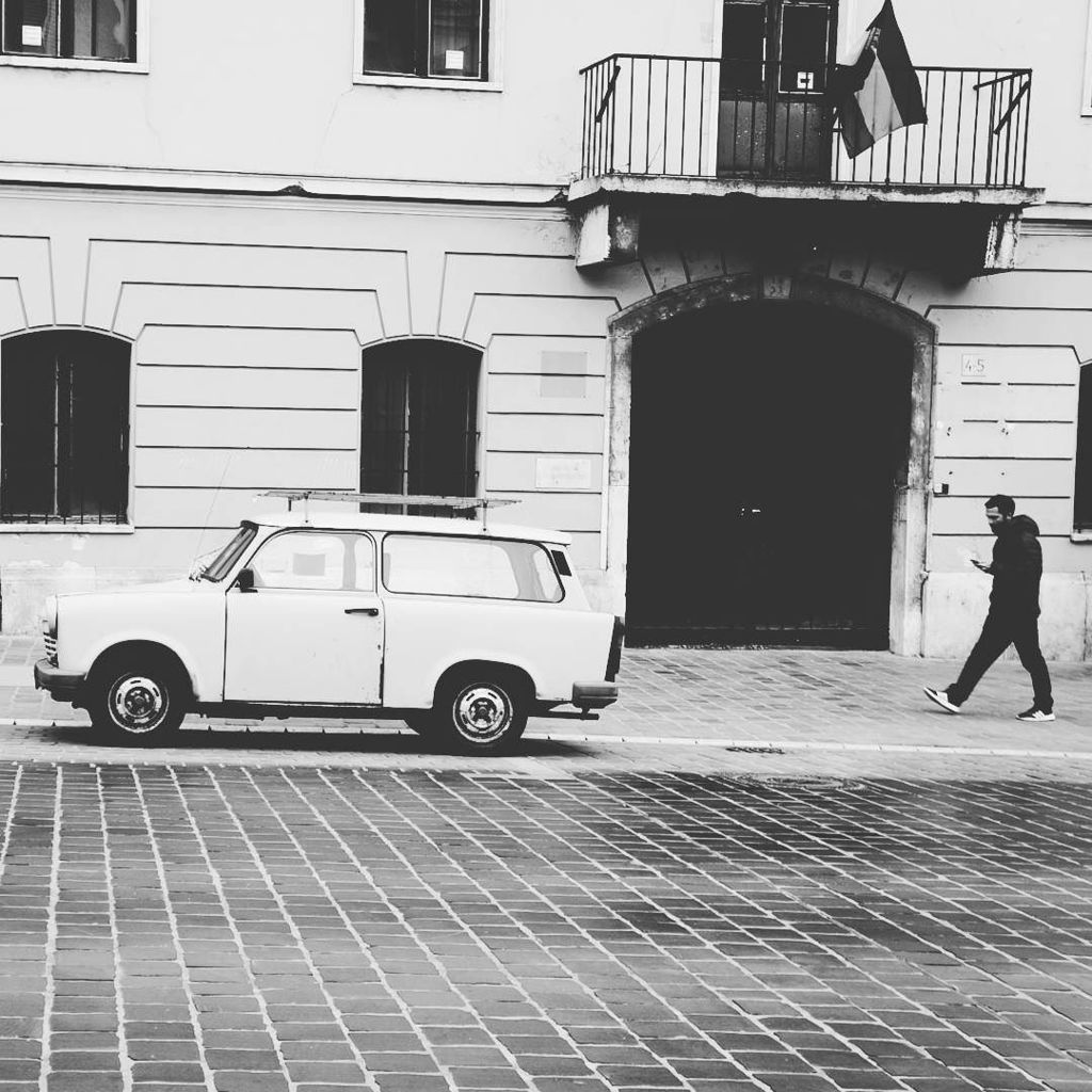 oldcar_photo's tweet photo. #budapest #budaside #oldtown #oldcar #city #bigcitylife #bw by kas_rogala https://t.co/fDlNVClghK