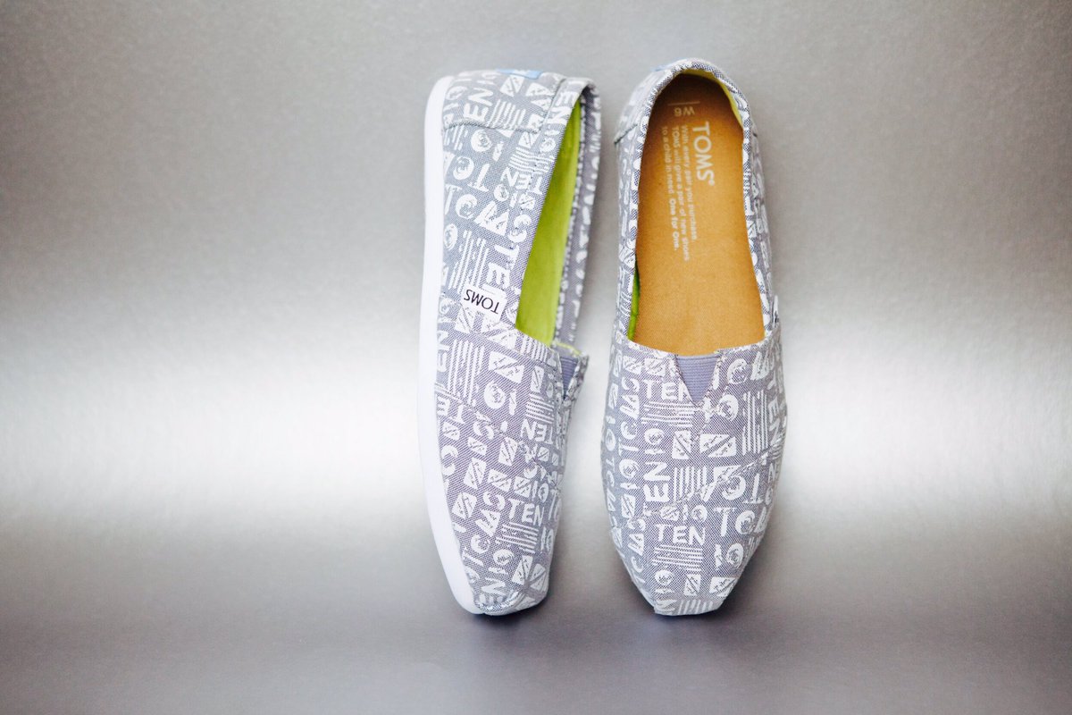 TOMSphilippines's tweet photo. Doing good and feeling good makes you LOOK good. Fraturing TOMS 10th Anniversary Classic Chambray Slip-on. https://t.co/hYTmOXqU3L