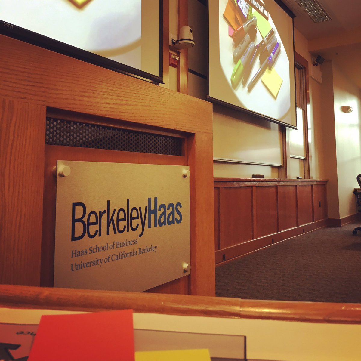 SmallifyLabs's tweet photo. Always a pleasure working w/ business leaders within Exec Ed at @BerkeleyHaas. What did you work on today? #smallify https://t.co/TaqfhiIE64