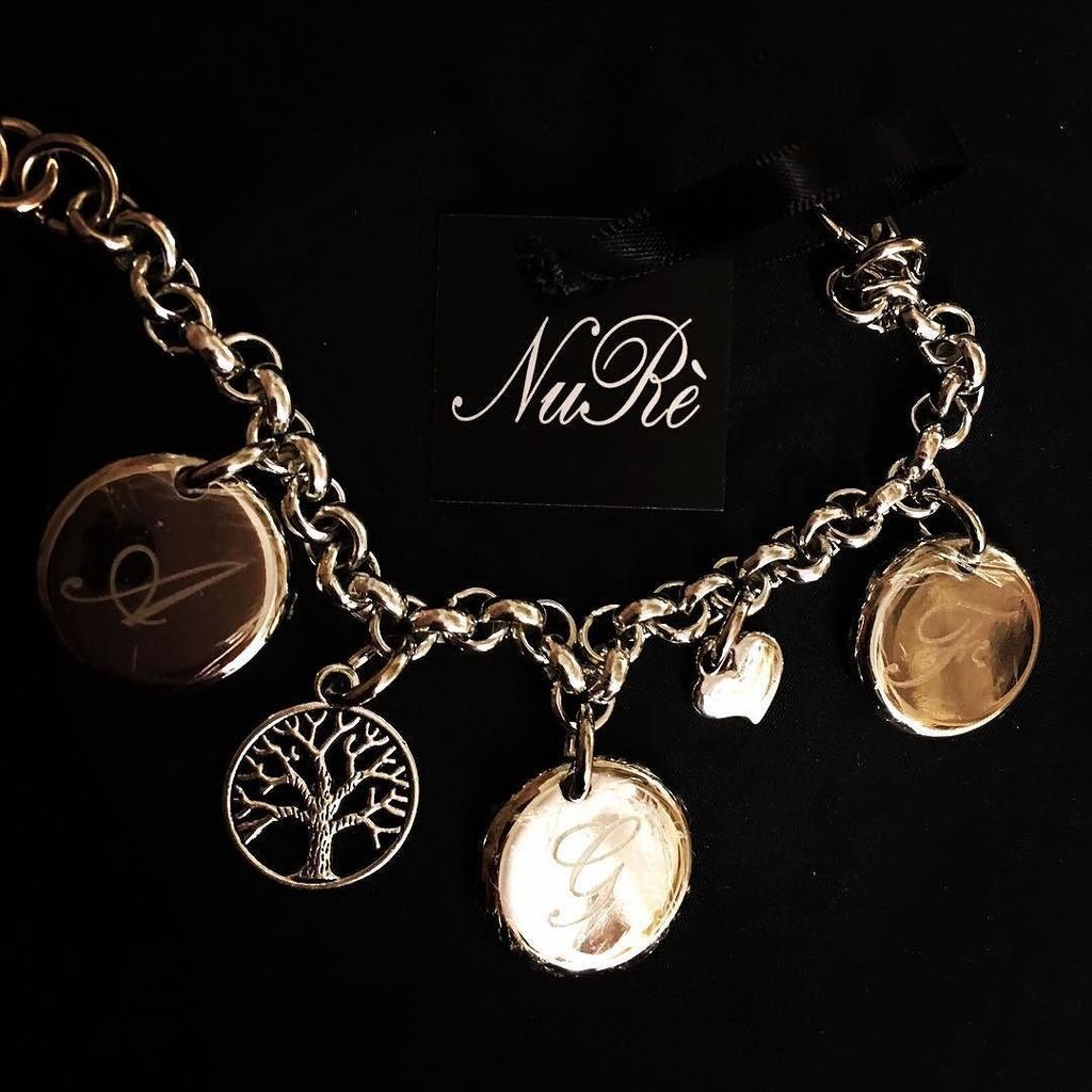 Martha_GMendoza's tweet photo. Per Te Mamma❤️ #nurè_bijoux_accessori #bracciale #silver #con #lettere #serigrafate #alberodellavita #cuore #solope… https://t.co/bp8Kh1nD7N