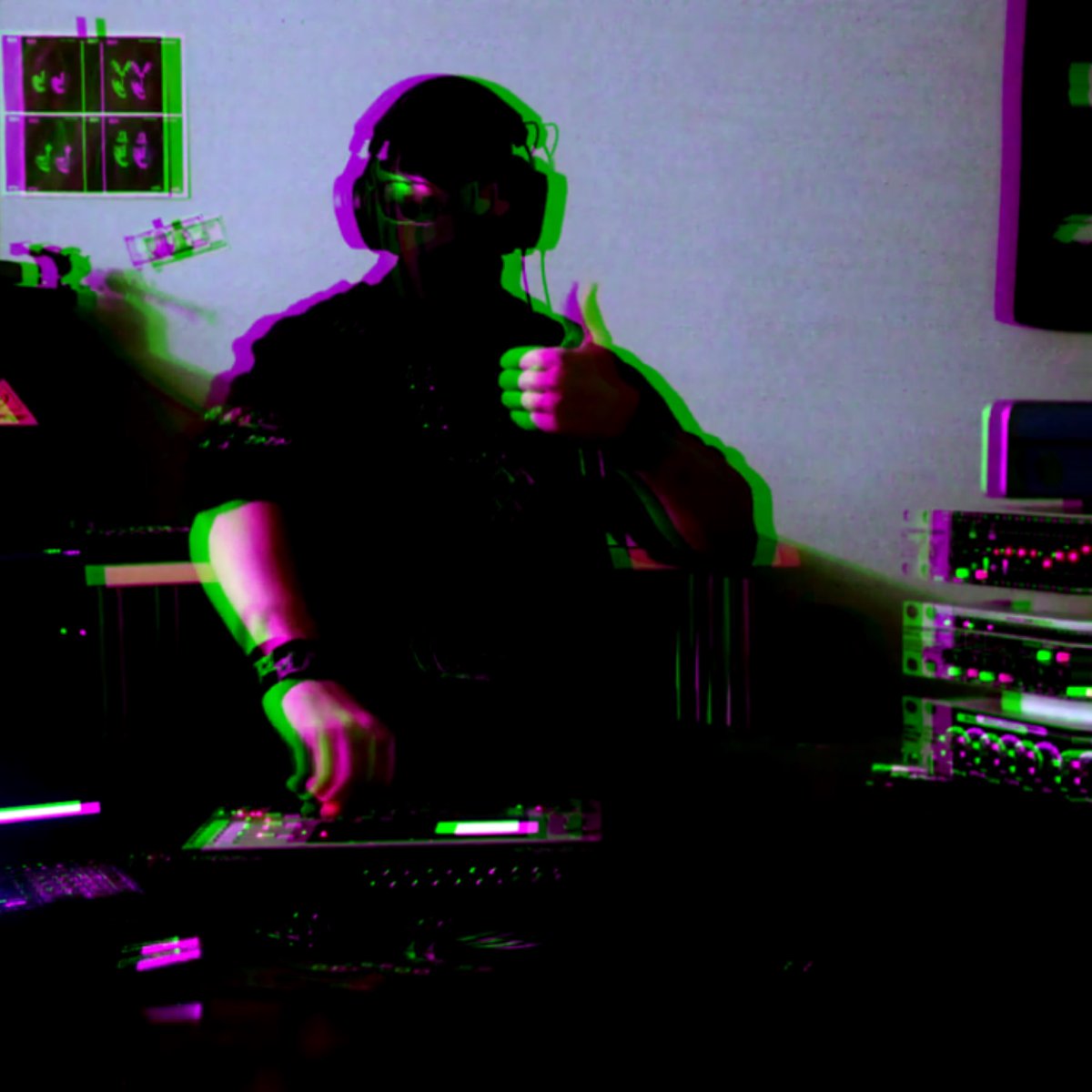 ninsid3000's tweet photo. #NINSID #Chiptune #SIDmetal #Glitch https://t.co/OU0N74usjt