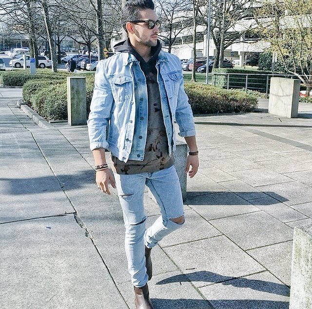 RorySloan12's tweet photo. FIRST TWEET, thought I would open my Twitter on a bit of a debate, what's your opinions on ripped jeans. drop below. https://t.co/L67BQk9tsO