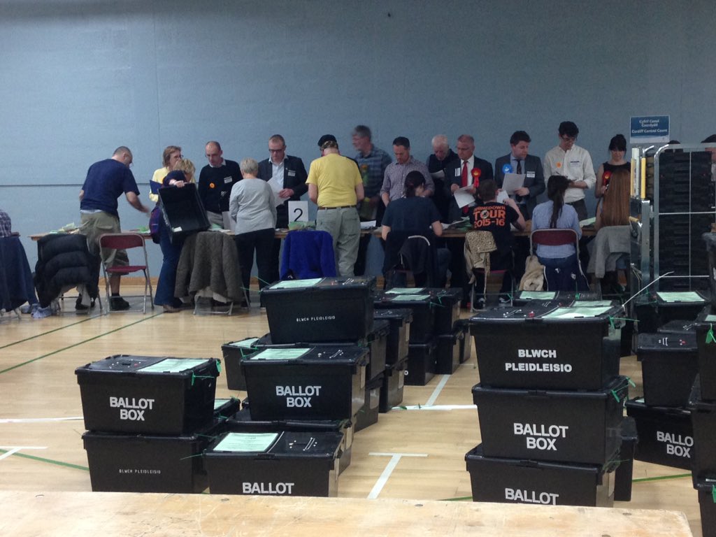ruthmosalski's tweet photo. Into Cardiff Central counting room where there's lots of activity #cdfcount #wales2016 https://t.co/2p1pi2vlXA