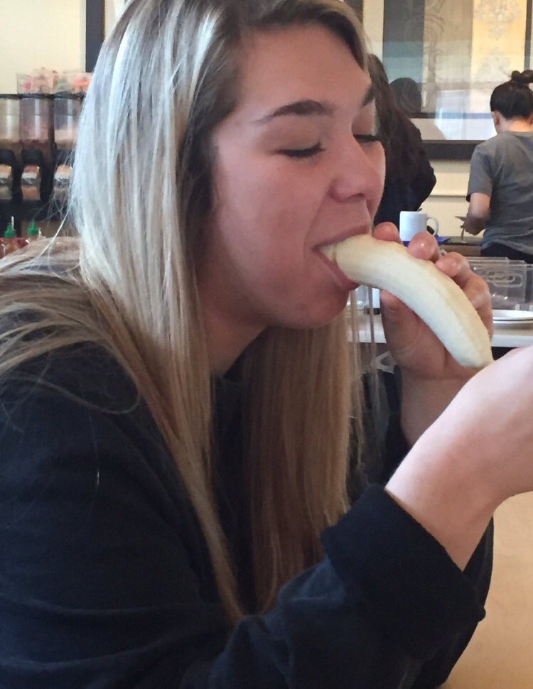 UOBananas's tweet photo. She seems to have a grasp on things https://t.co/XXWR60cM2o