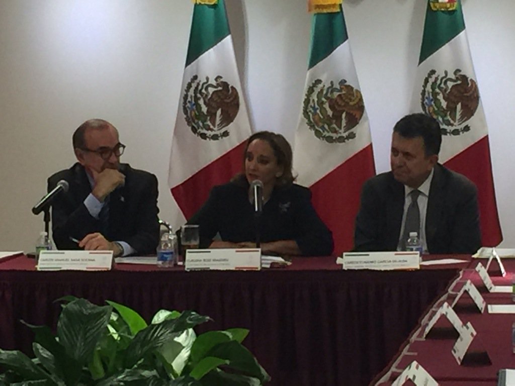ConsulMexLan's tweet photo. Canciller @ruizmassieu c/miembros #MexicoInnova.Trabajamos por la imagen de Méx en EUA @CarlosMSada @cgarciadealba https://t.co/NtVZnluy49