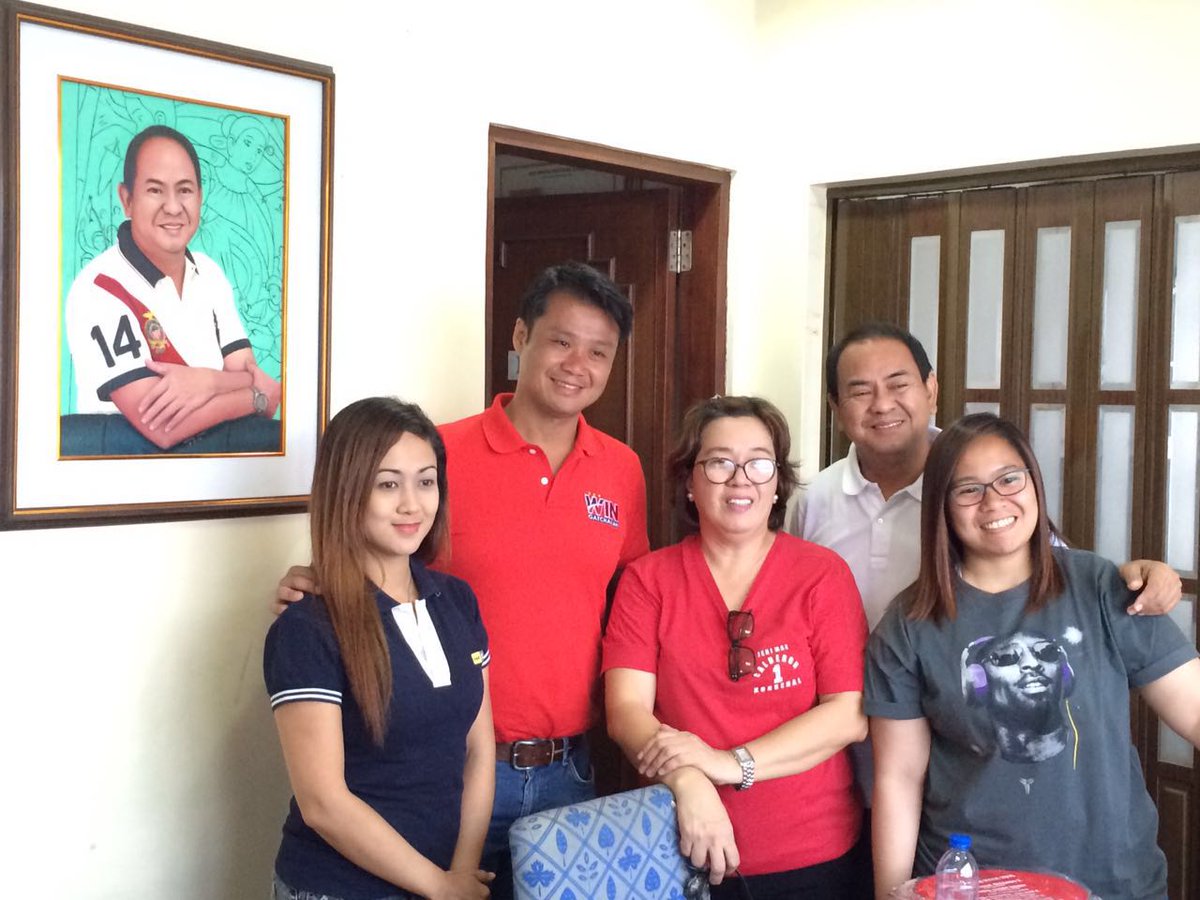 WinGatchalian74's tweet photo. Isang tanghalian kasama si Angono Mayor Gerardo Calderon sa stop over ng ating grand caravan. #WinGatchaliansaSenado https://t.co/wrIJspnW2i