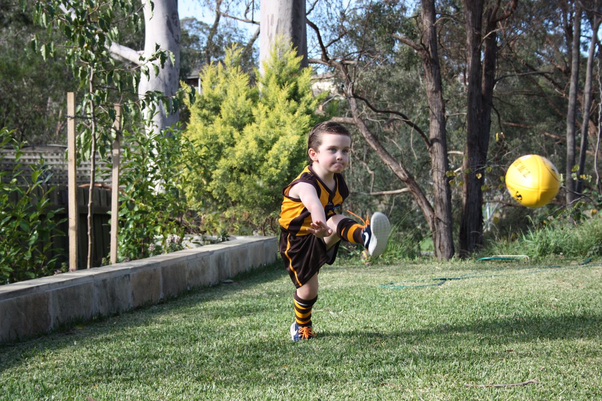 White_Adam's tweet photo. Action from this afternoon's curtain raiser... https://t.co/OUr2QJyW3D