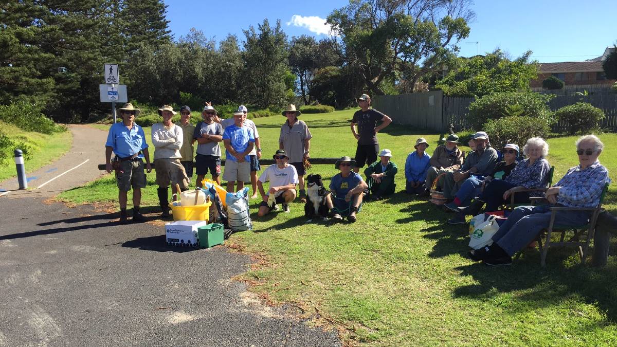 #Dune duty at #Tuross Head Save our sands! bit.ly/1TvfW5Y
 <a href="/FSCLifesaving/">Surf Life Saving FSC</a> <a href="/AustOysterCoast/">Aust. Oyster Coast</a> <a href="/LandcareAust/">Landcare Australia</a>
