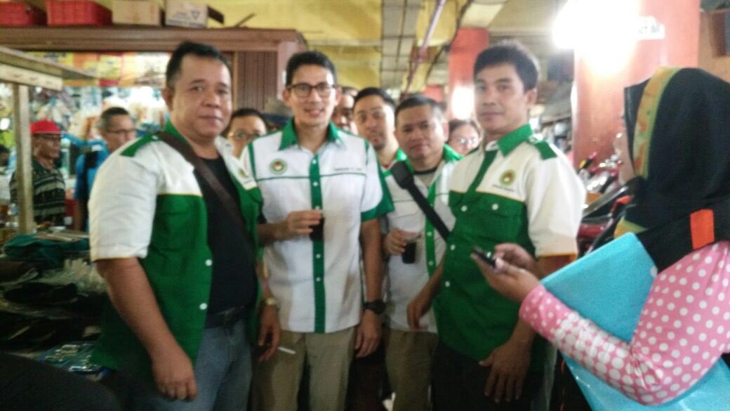 06-05-2016.trimakasih atas respon dan support dlm pencacahan <a href="/sandiuno/">Sandiaga Salahuddin Uno</a> #pelaksanaanSE2016jakbar #sensusekonomi2016