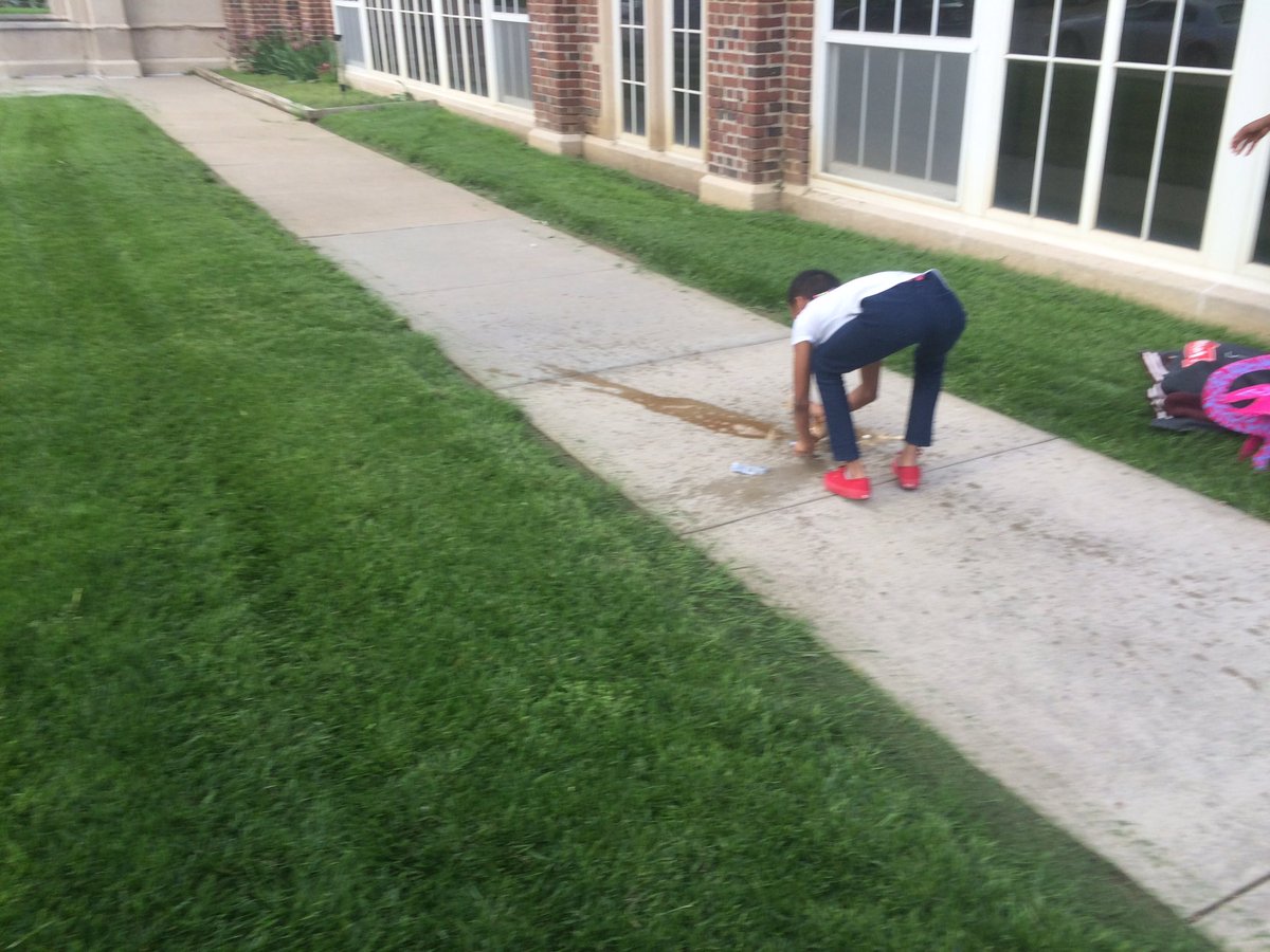 bsprincess's tweet photo. Stem club's favorite challenge: who can make the highest fountain and how? #cokementos #imaginesciomaha https://t.co/8LlG19I3V6