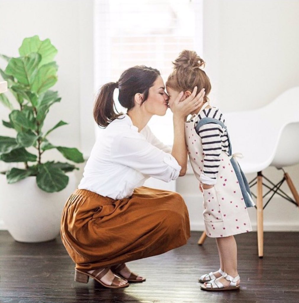 amvicollection's tweet photo. For our favorite MOMS 25 % OFF site wide CODE: MOM16 | Shop now | sale ends 5/10 enjoy 👉🏻 https://t.co/TNu4UfaUcG https://t.co/KBTJu4IYSP
