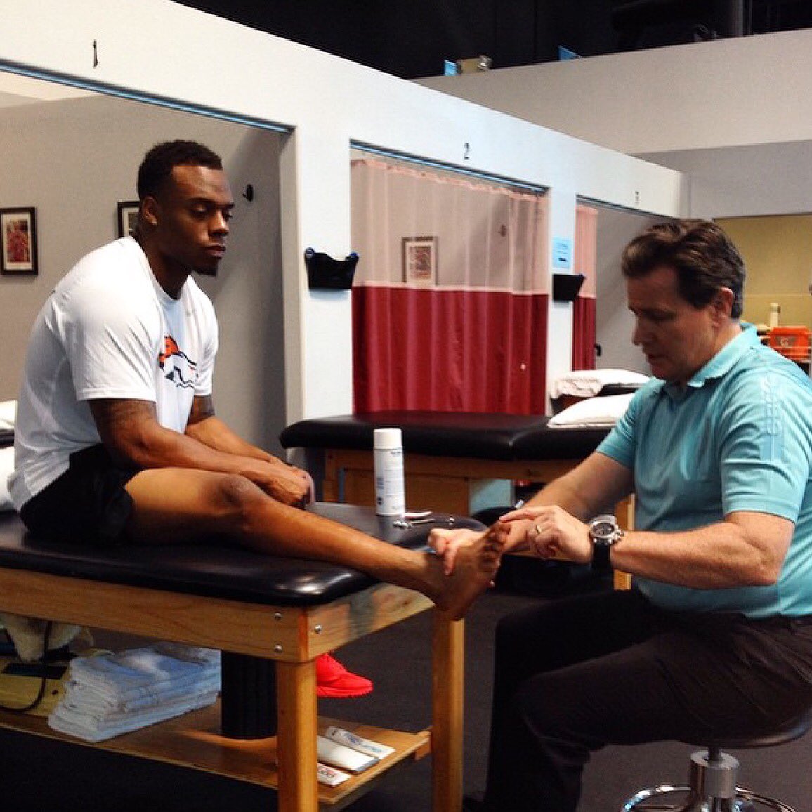 FyzicalSports's tweet photo. Scott treating #brandonmarshall in clinic during the #offseason  
#physicaltherapy #injuryprevention https://t.co/RYM0Doyzso
