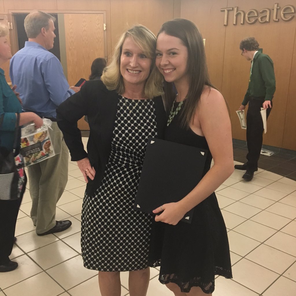DocGKK's tweet photo. Great student leaders like Lauren make MHS @MasonSchools a special place: thanks for making a difference! #leadserve https://t.co/QdtXwGrBtT