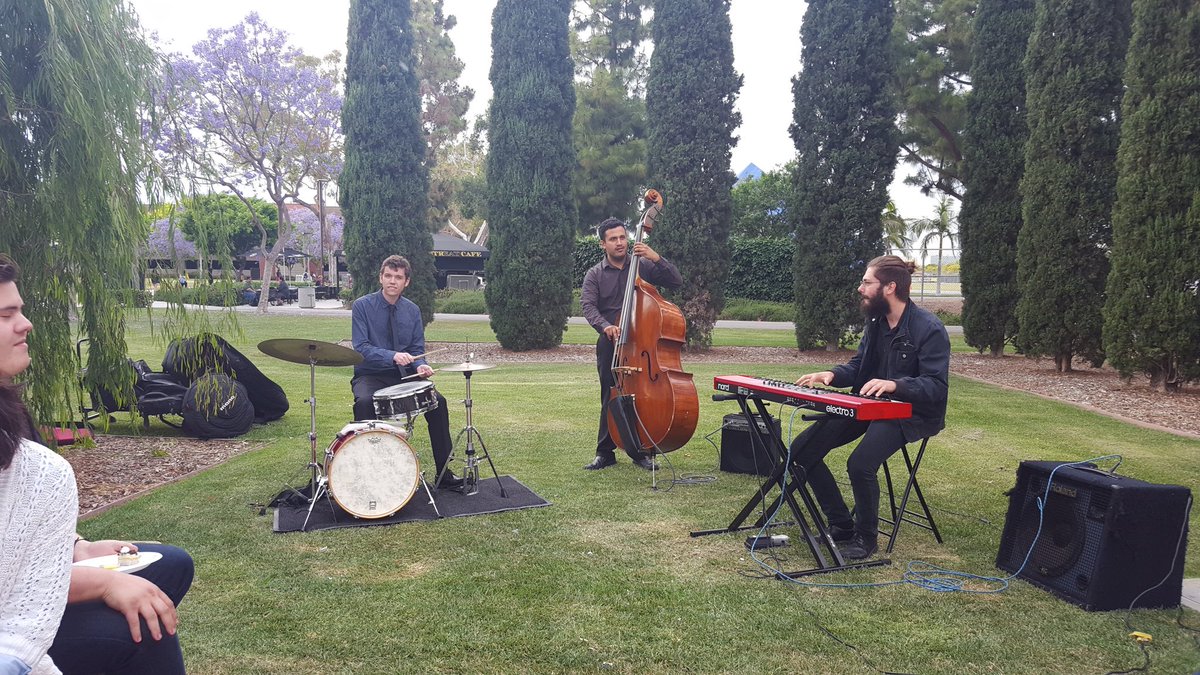 the_kleefeld's tweet photo. Live music from @csulb music students at #insights annual School of Art exhibition. @csulbarts #artseducation https://t.co/dBaiCdw9tD